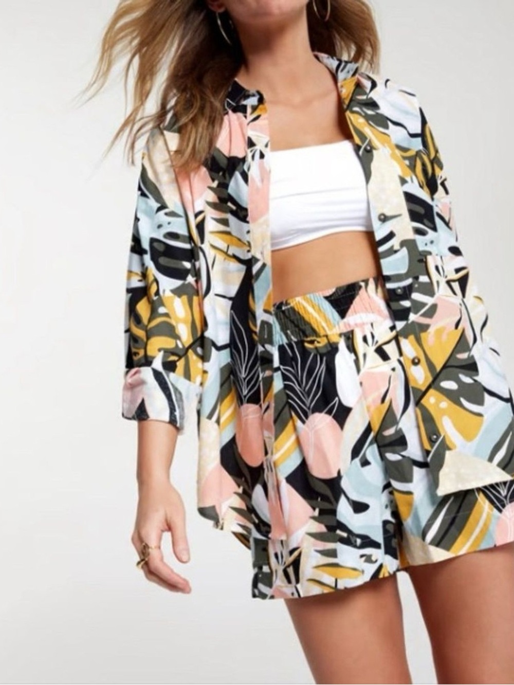 Calia “Multi-Palm” coverup linen shorts. NWT-small